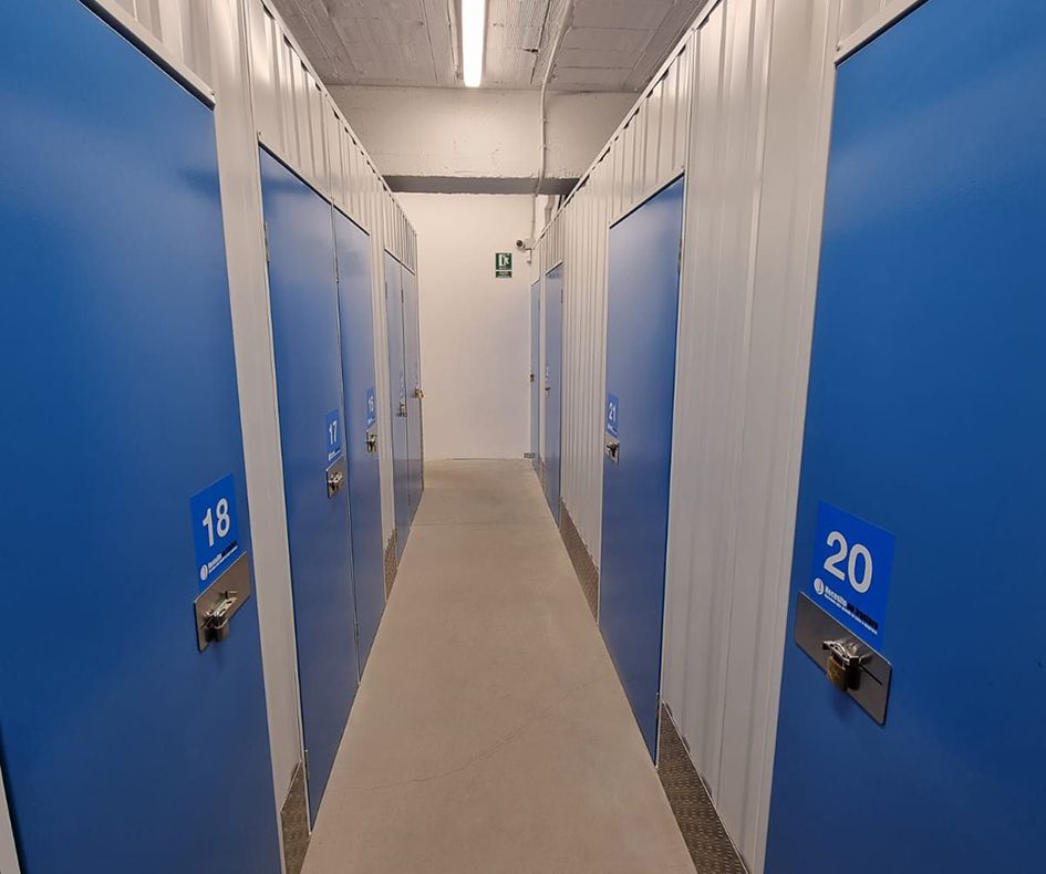 Interior de los trasteros y almacenes en alquiler en León. Si necesitas un trastero en León, contáctanos.
